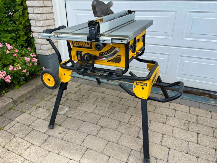 Portabel bordssåg dewalt dw745-qs