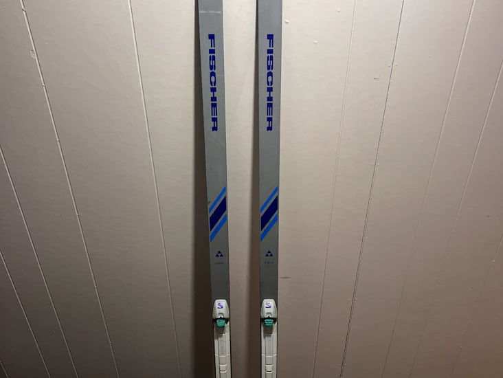 For heights 6’2”-6’4”cross country skis.