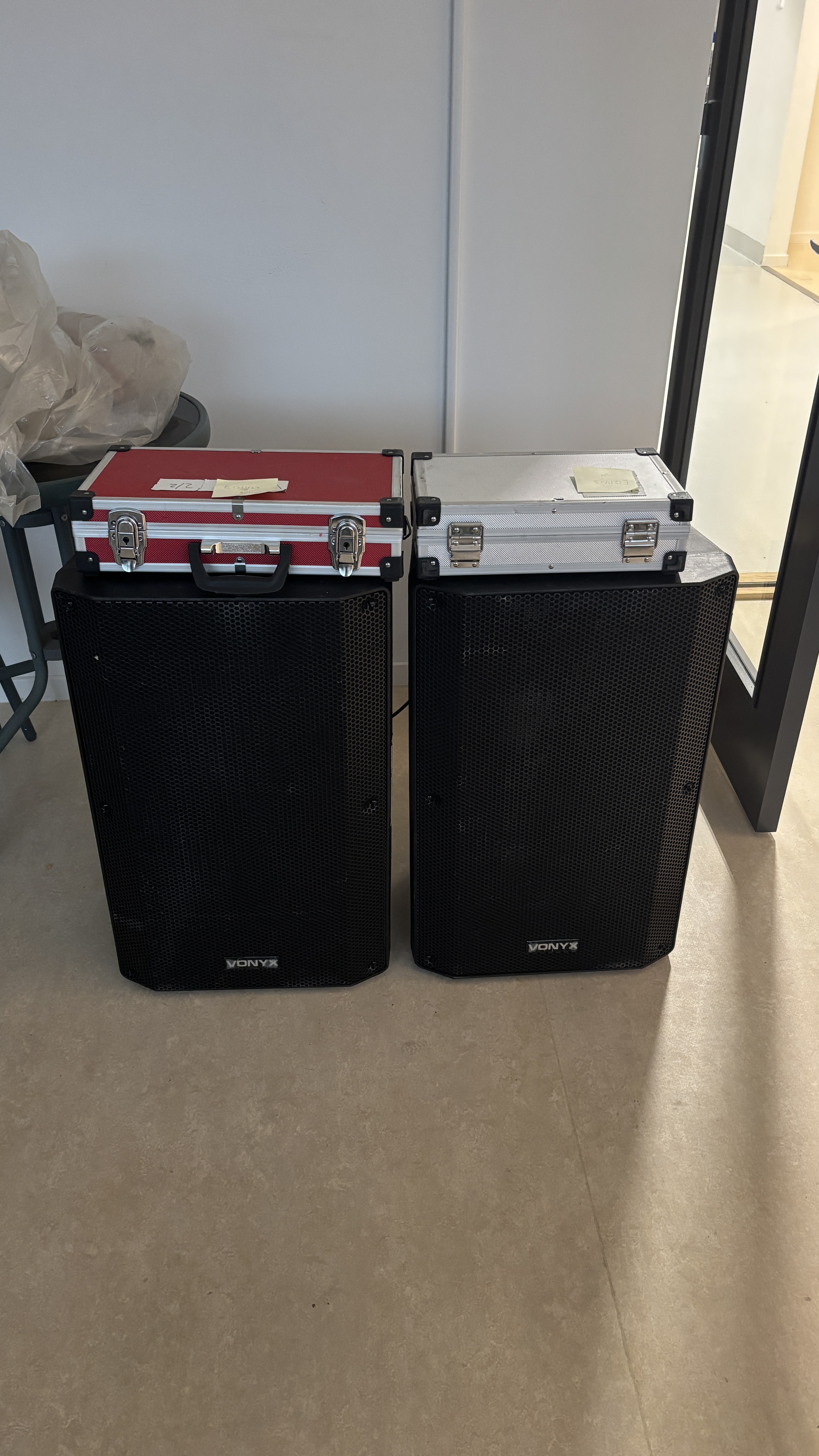 2 party högtalare 15” med microfoner