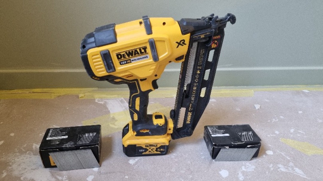 Dewalt 18v 32-63mm spikerpistol