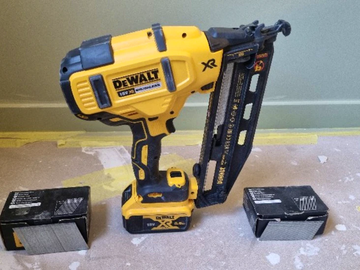 Dewalt 18v 32-63mm spikerpistol