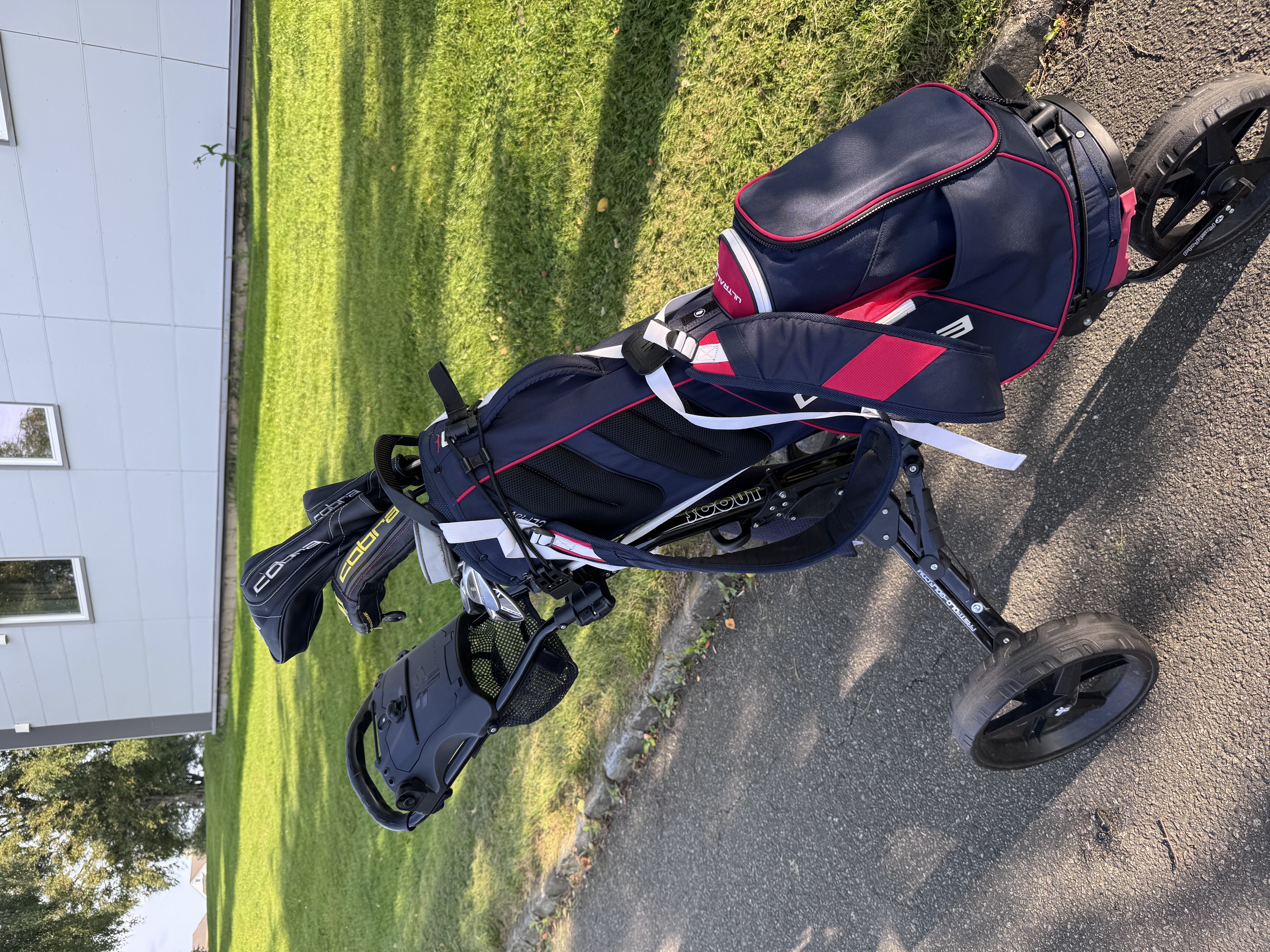 Komplett golfsett med tralle leies ut