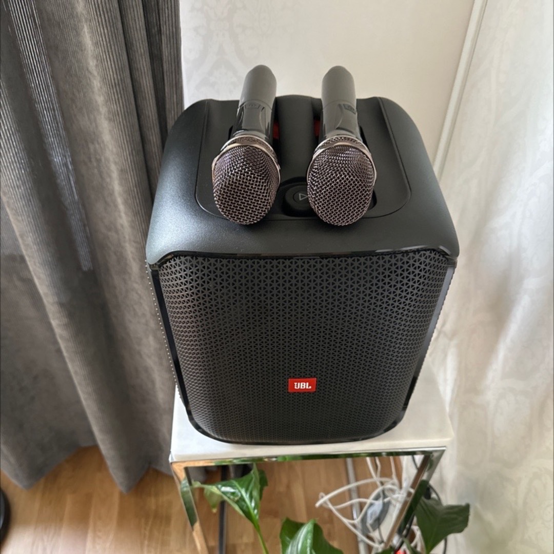 Karaoke - jbl speaker + 2 wireless mic
