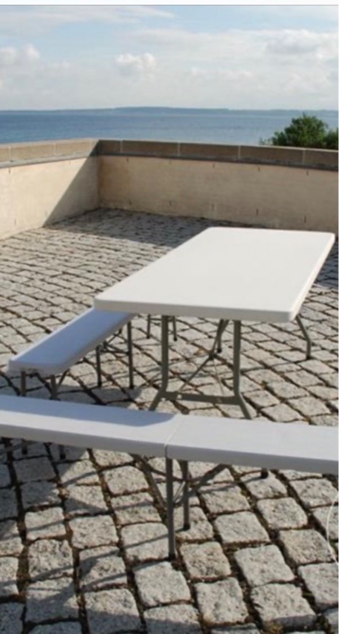 Ihopfällbara bord med ihopfällbara bänkar