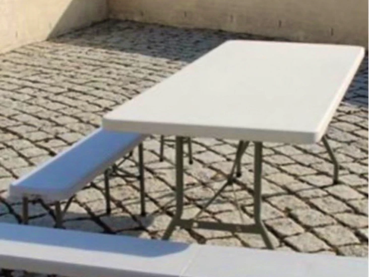 Ihopfällbara bord med ihopfällbara bänkar