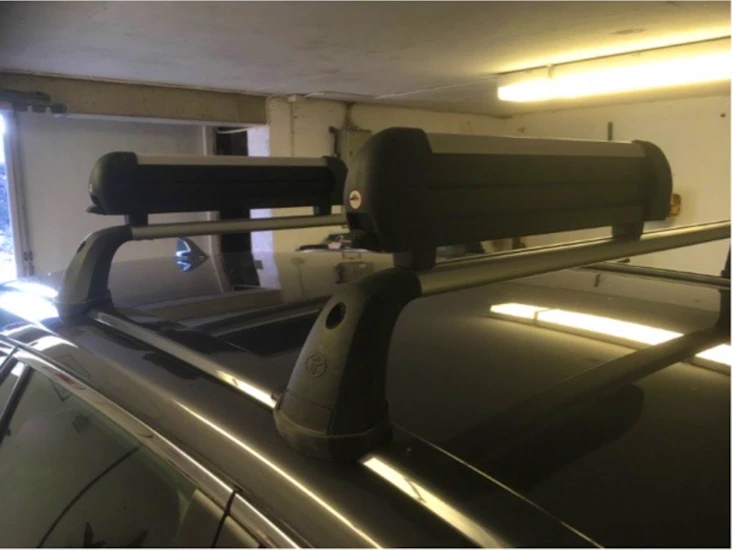 Takräcke toyota avensis med skidhållare