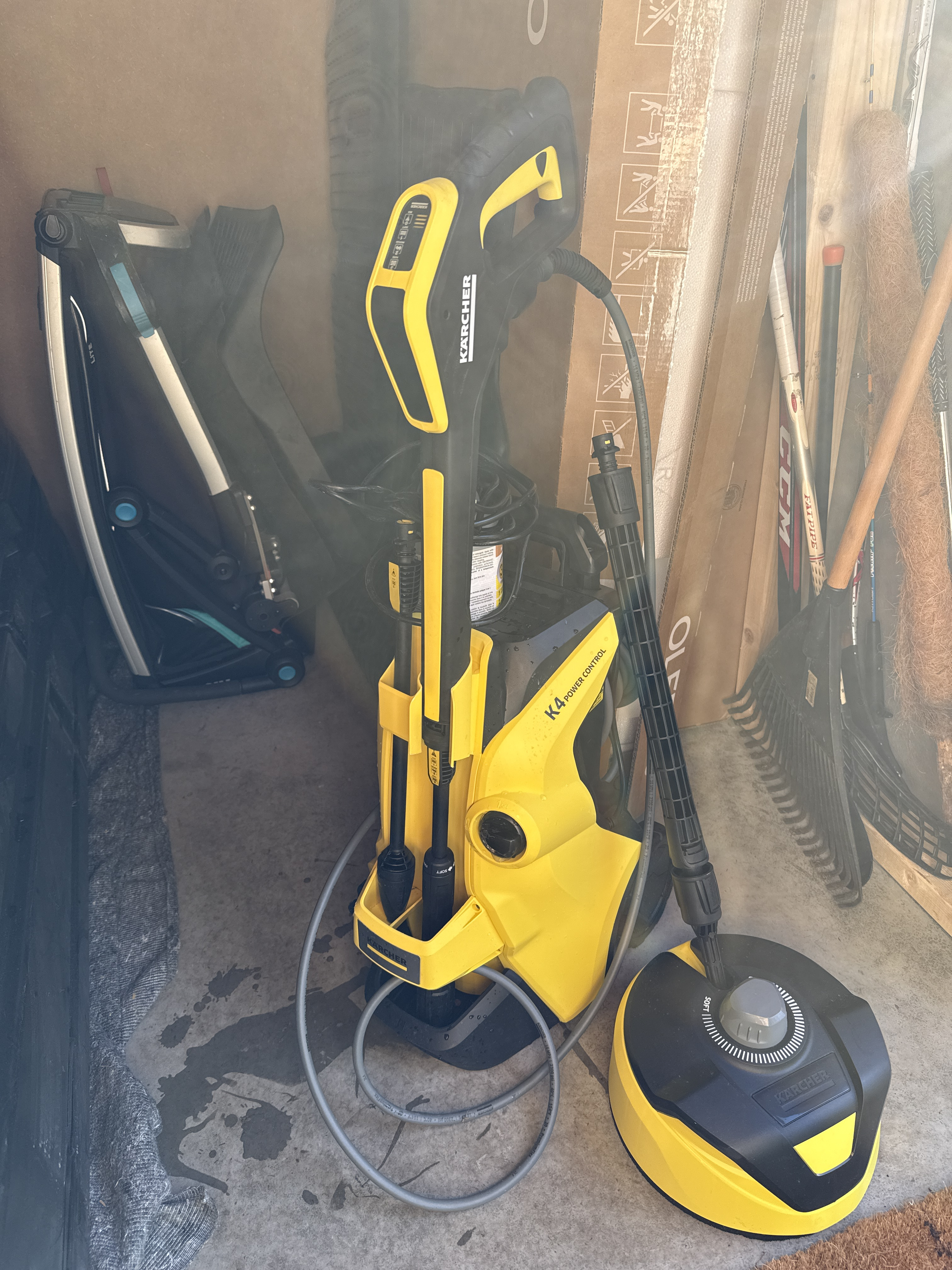 Kärcher k4 högtryckstvätt med terassborste 