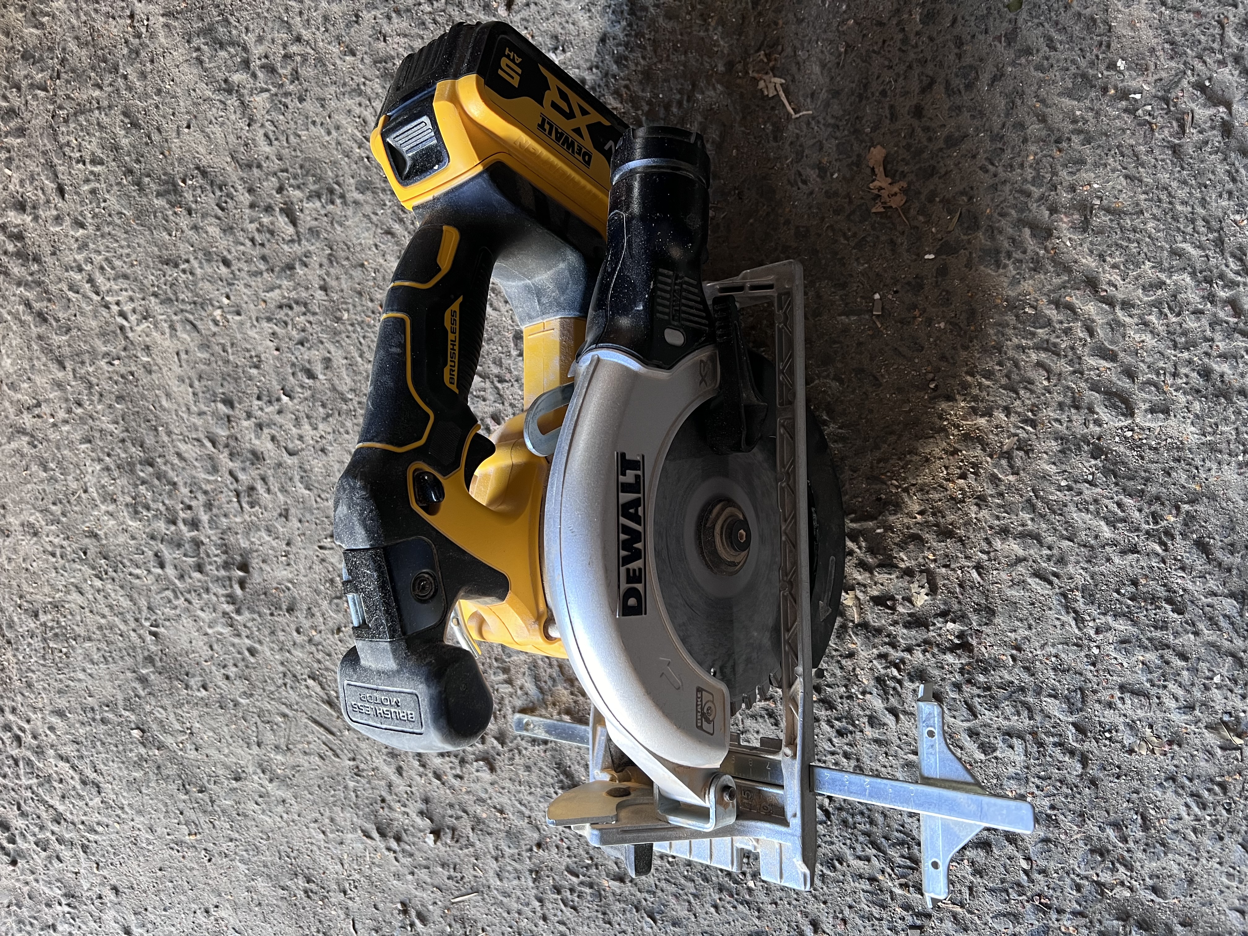 Dewalt xr 18v cirkelsåg – kraftfull & exakt