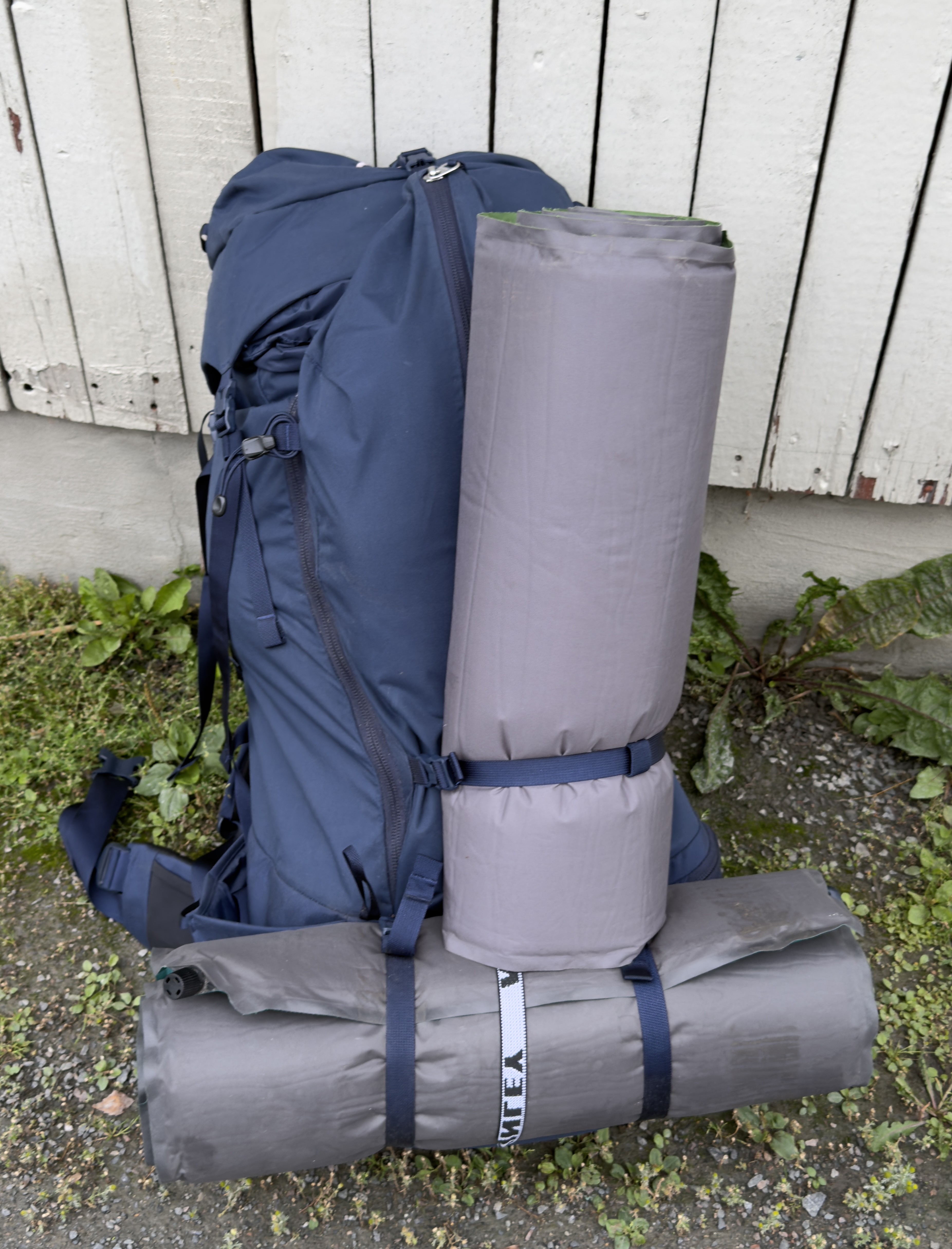 Norrøna 65l tursekk – blå – leies ut