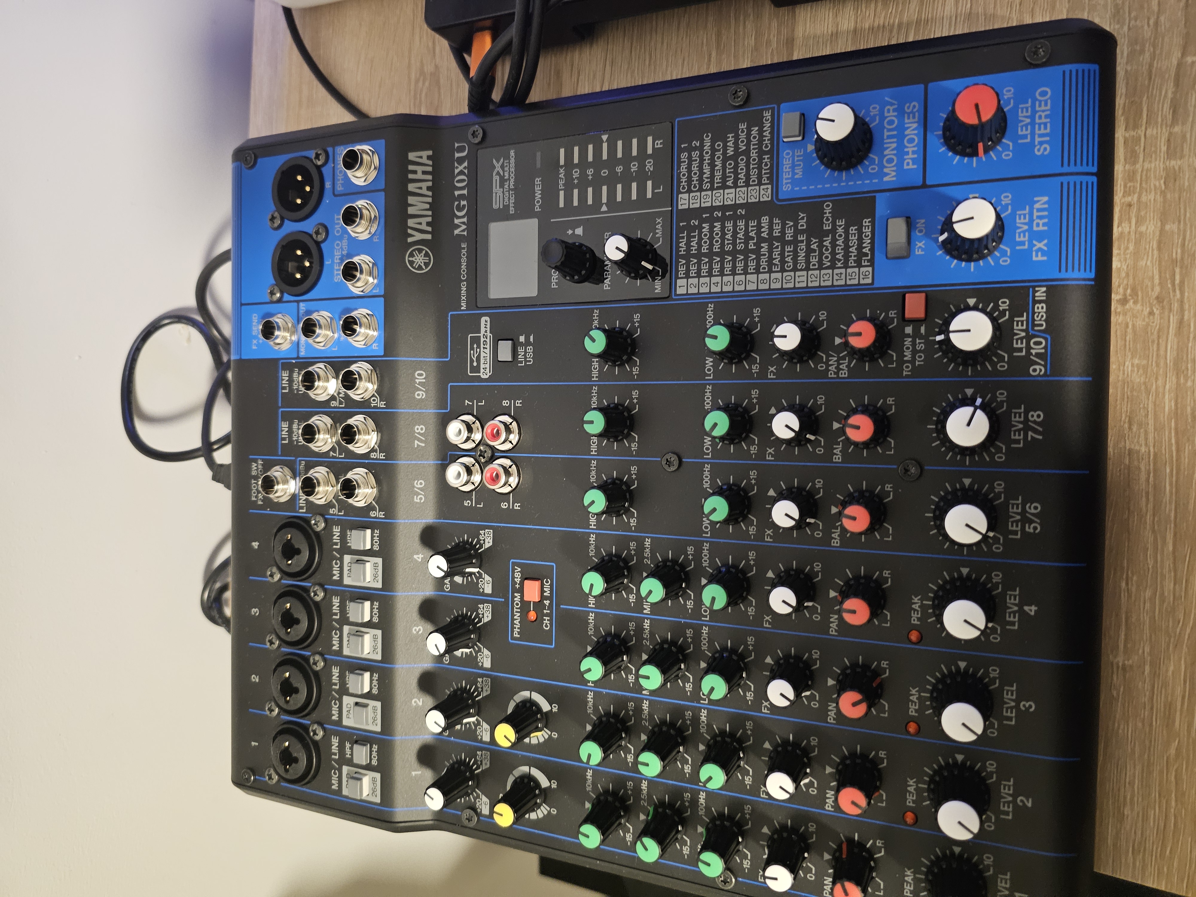 Yamaha  mg10xu digital mixer