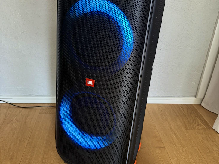 Jbl 710 partybox + 2st. mic'ar