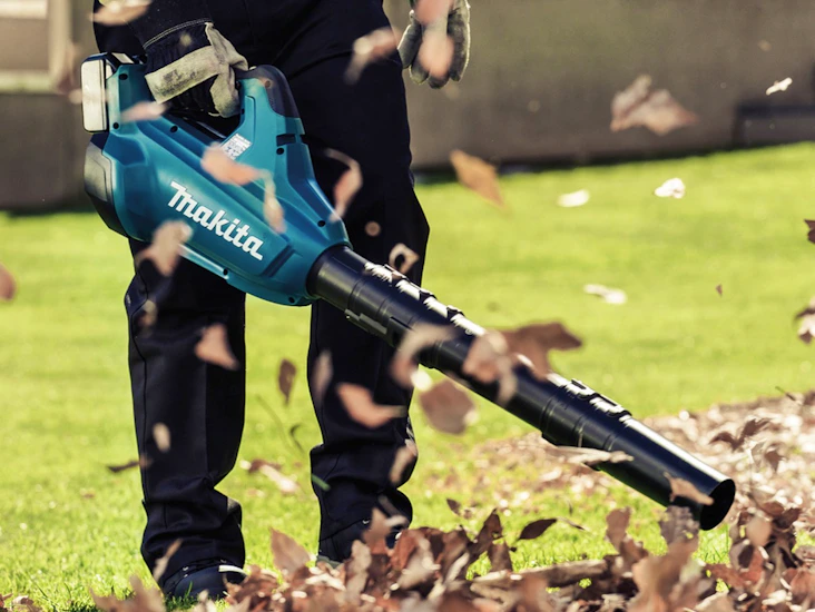 Allsidig, støysvak og meget kraftig løvblåser