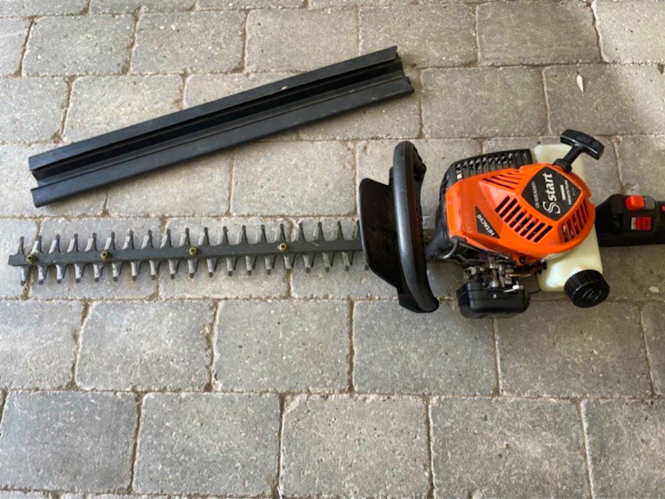 Bensindriven häcksax