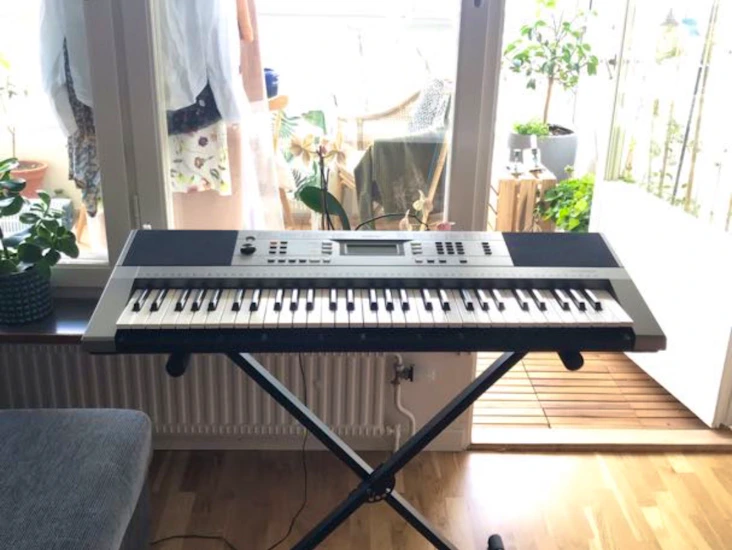 Keyboard yamaha med stativ