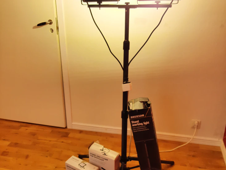 Bruksbo 2 x 50 w med stativ