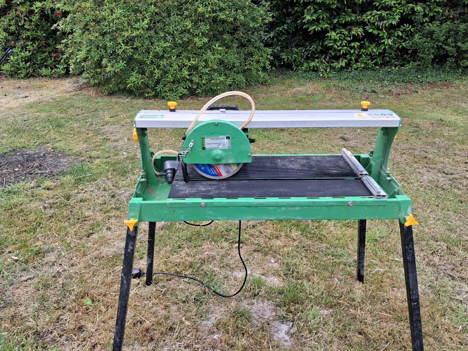 Zipper professional tile cutter for hire, collection brockenhurst
