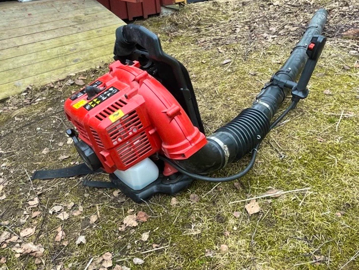 Bensindriven lövblås