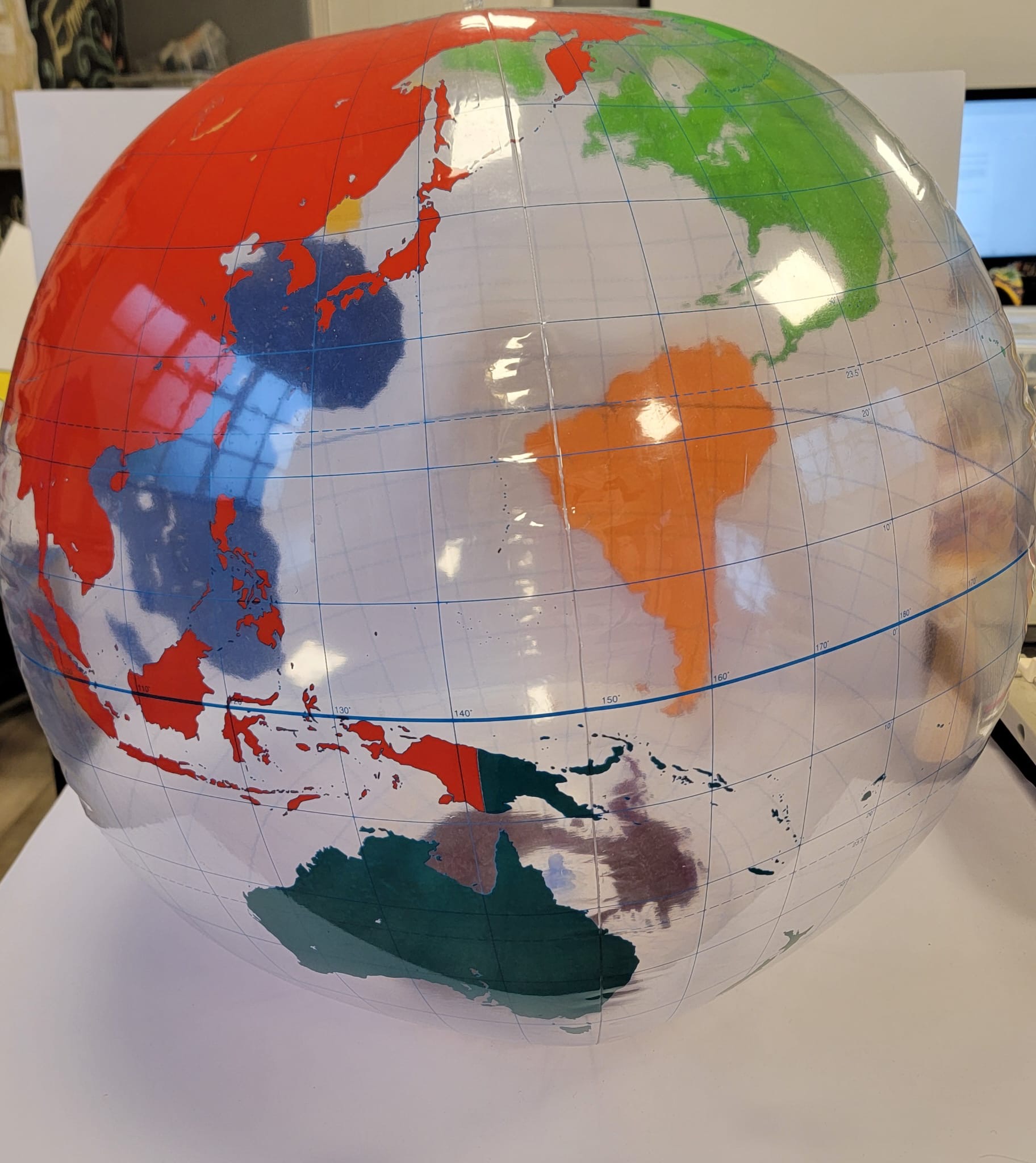 Inflatable globe