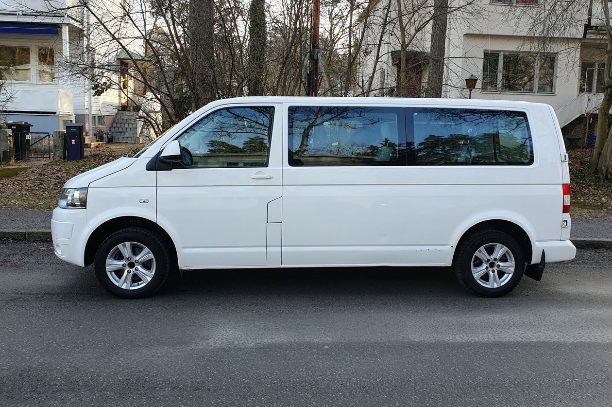 Minibuss, 9-sits - volkswagen caravelle 140hk, manuell