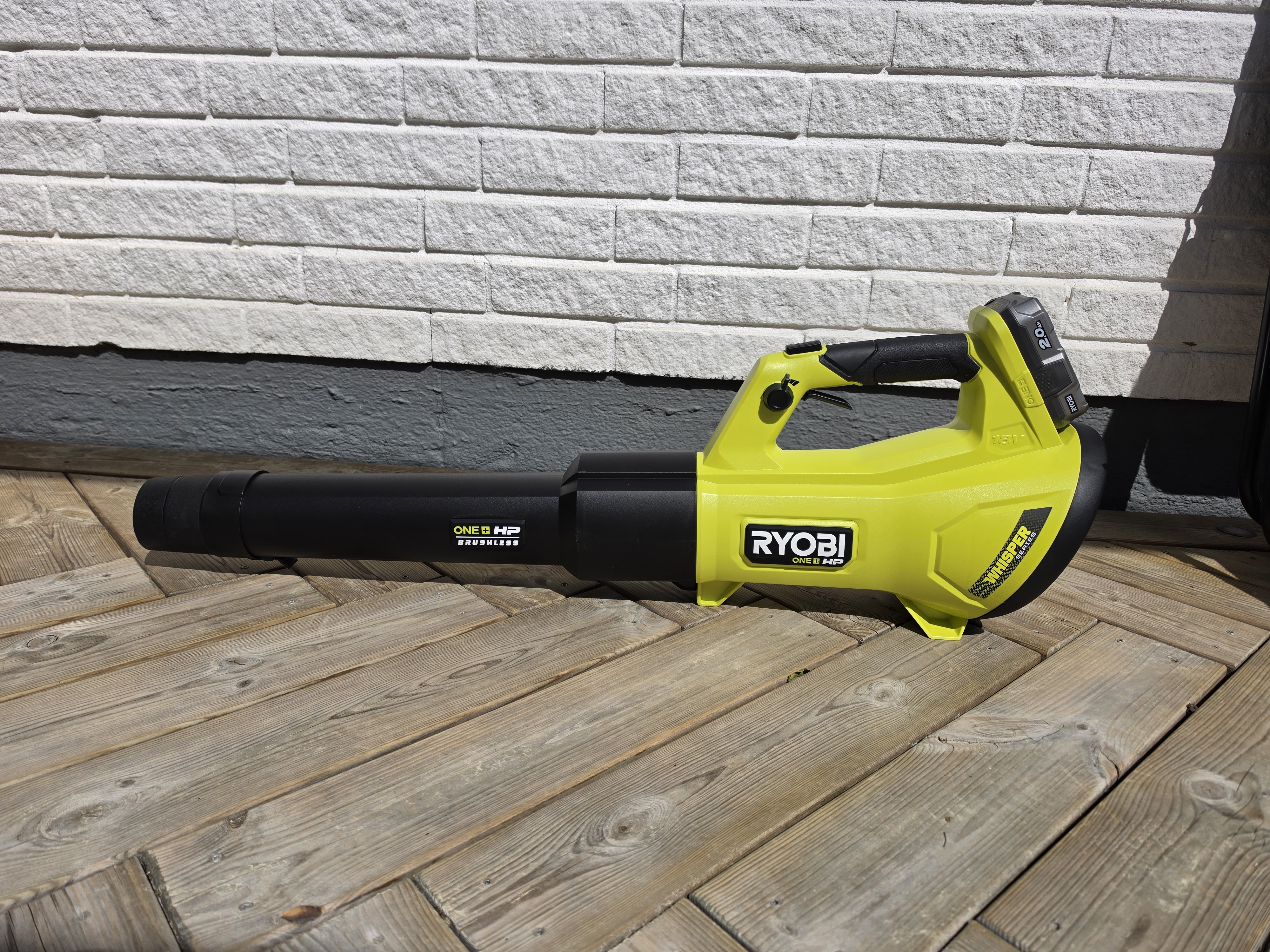 Batteridriven ryobi lövblås