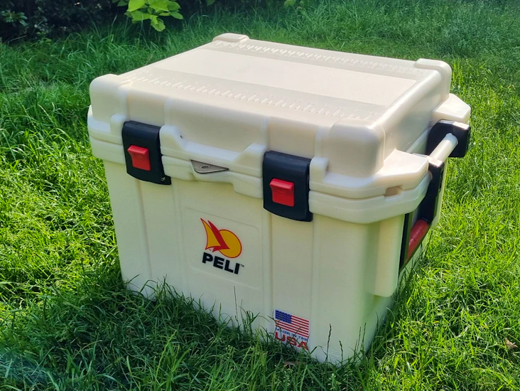 Pelican elite cooler 35qt - peli cool box - 33 litre capacity - better than yeti!