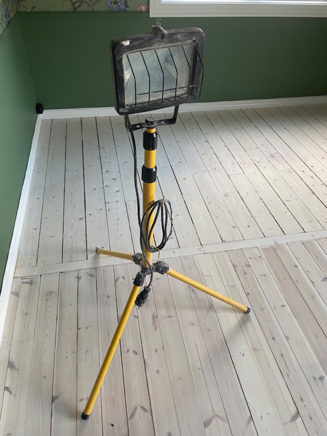 2 stk arbeidslamper på stativ