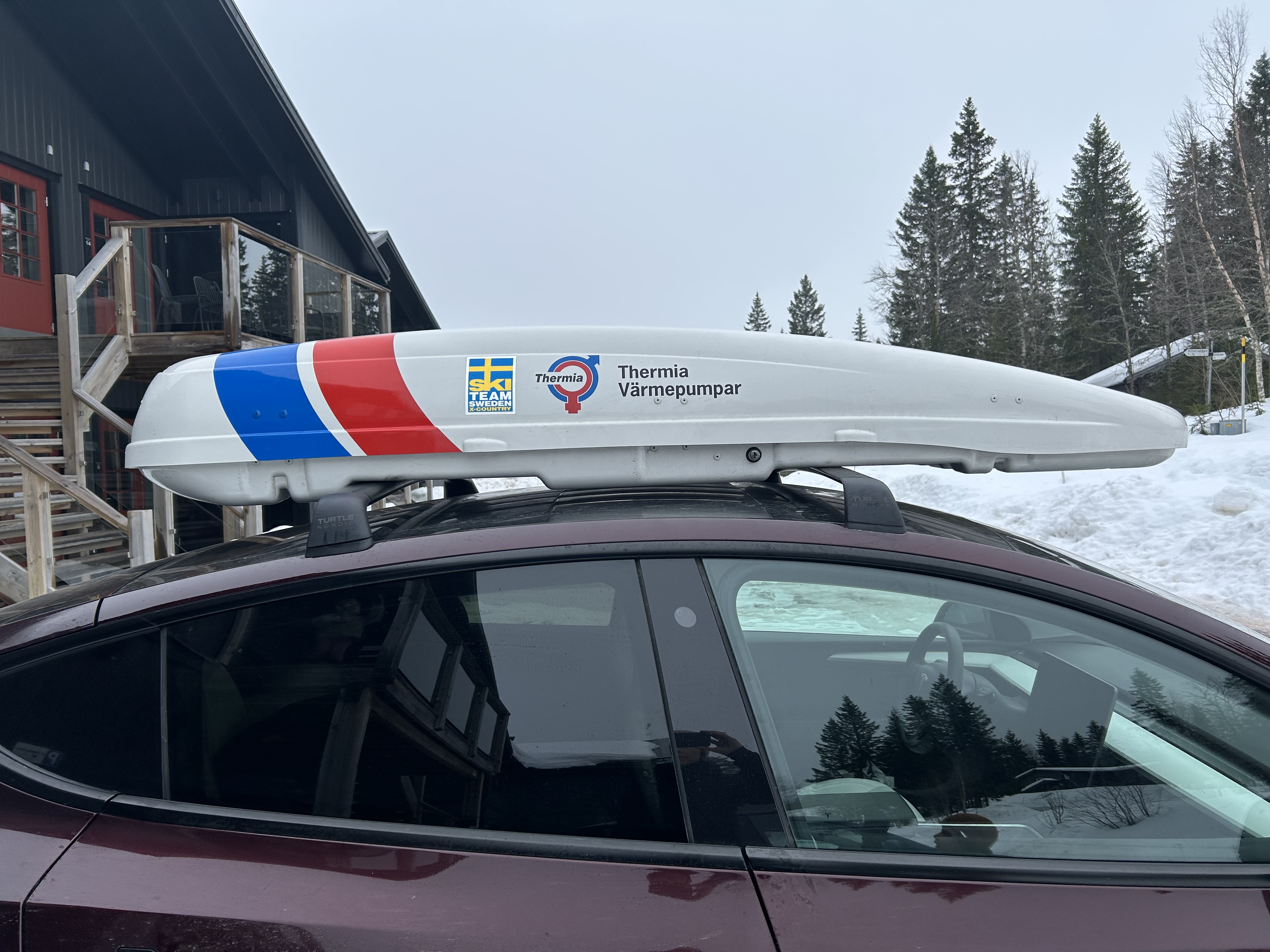 Tesla modell y, original takräcken inkl.takbox 