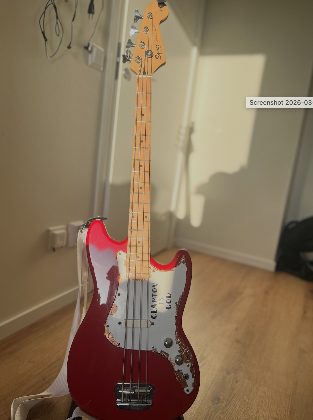 Bass guitar / elbas ( + vox mini amp)