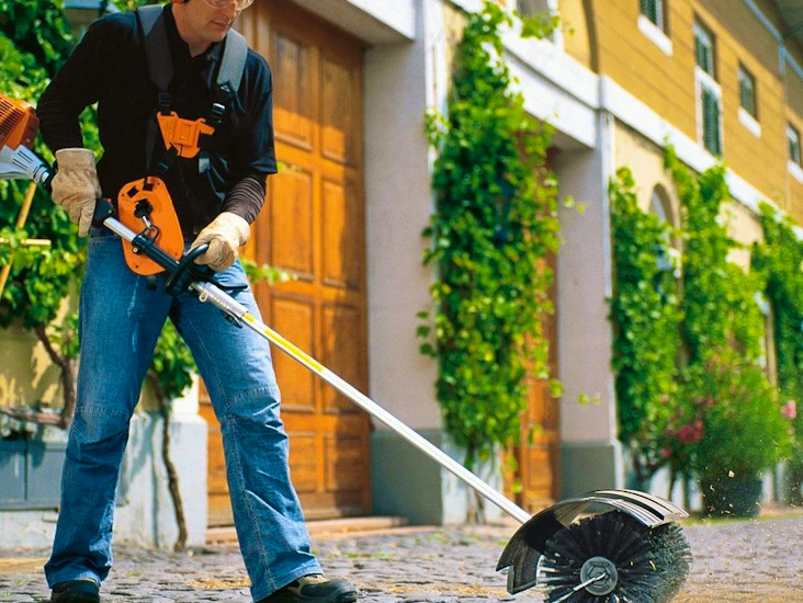 Bensindrevet børste fra stihl