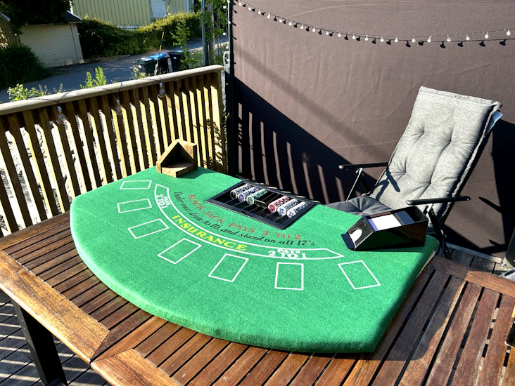 Blackjackbord med tilbehør til leie for nok 600,-