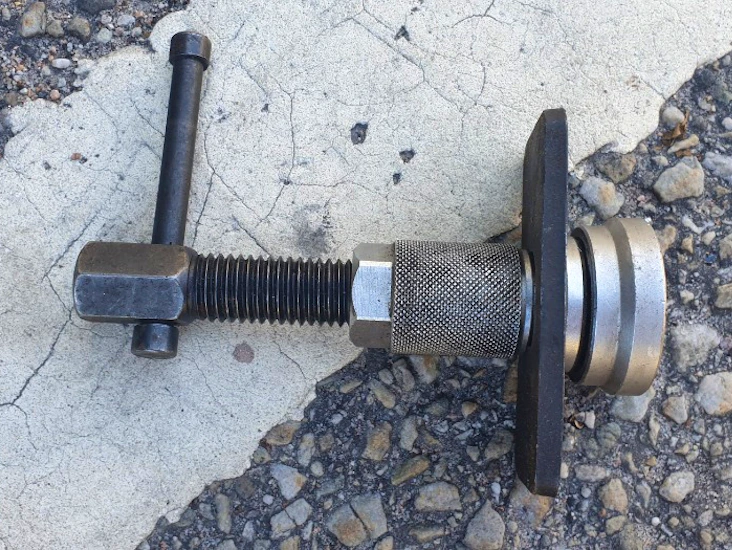 Dra tillbals kolv på bromsoket