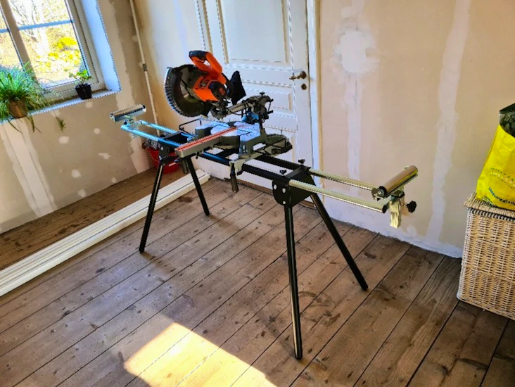 Black & decker kap- & gersåg med stativ