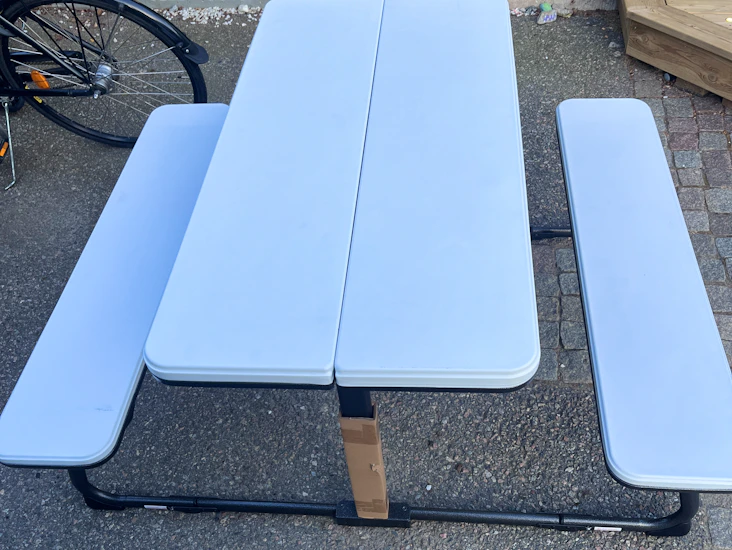 Ihopfällbar bänk till camping, kräftskiva eller kalas