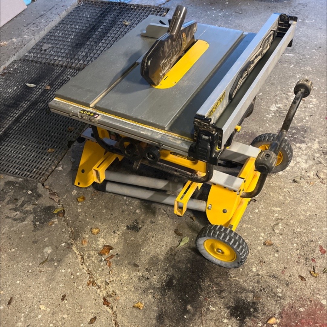 Dewalt bord/slissesag med trillebord