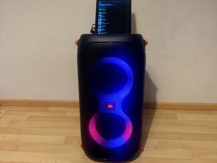 Vuokraa jbl 110 partybox ja karaoke-setti