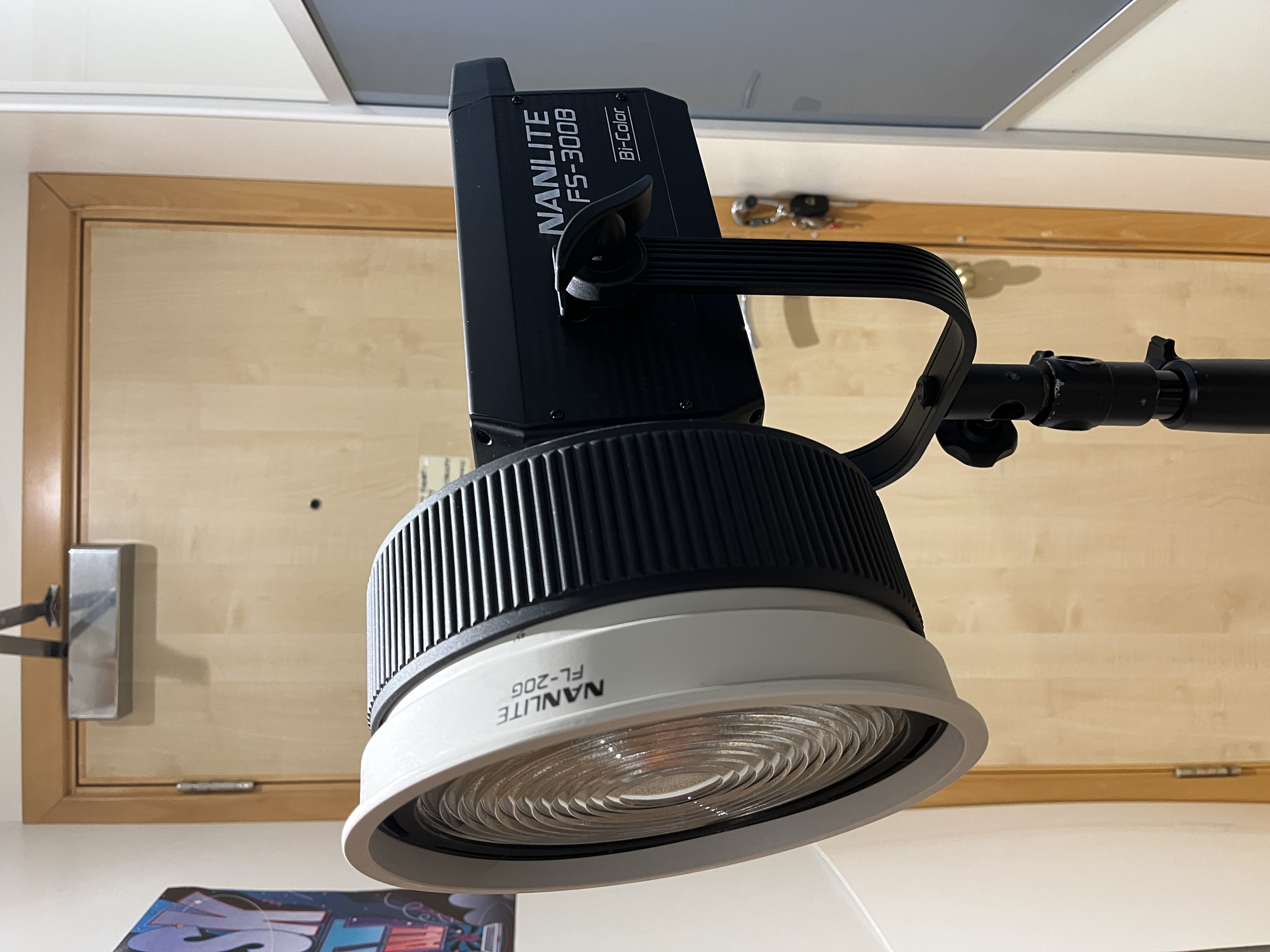 Nanlite fs-300b led light with fl-20 fresnel, manfrotto stand