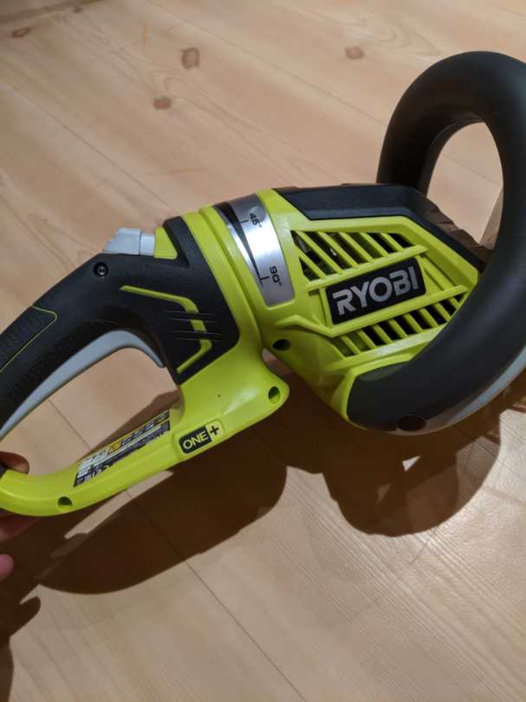 Ryobi batteridrevet hekksaks