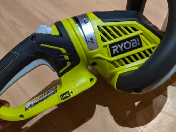 Ryobi batteridrevet hekksaks