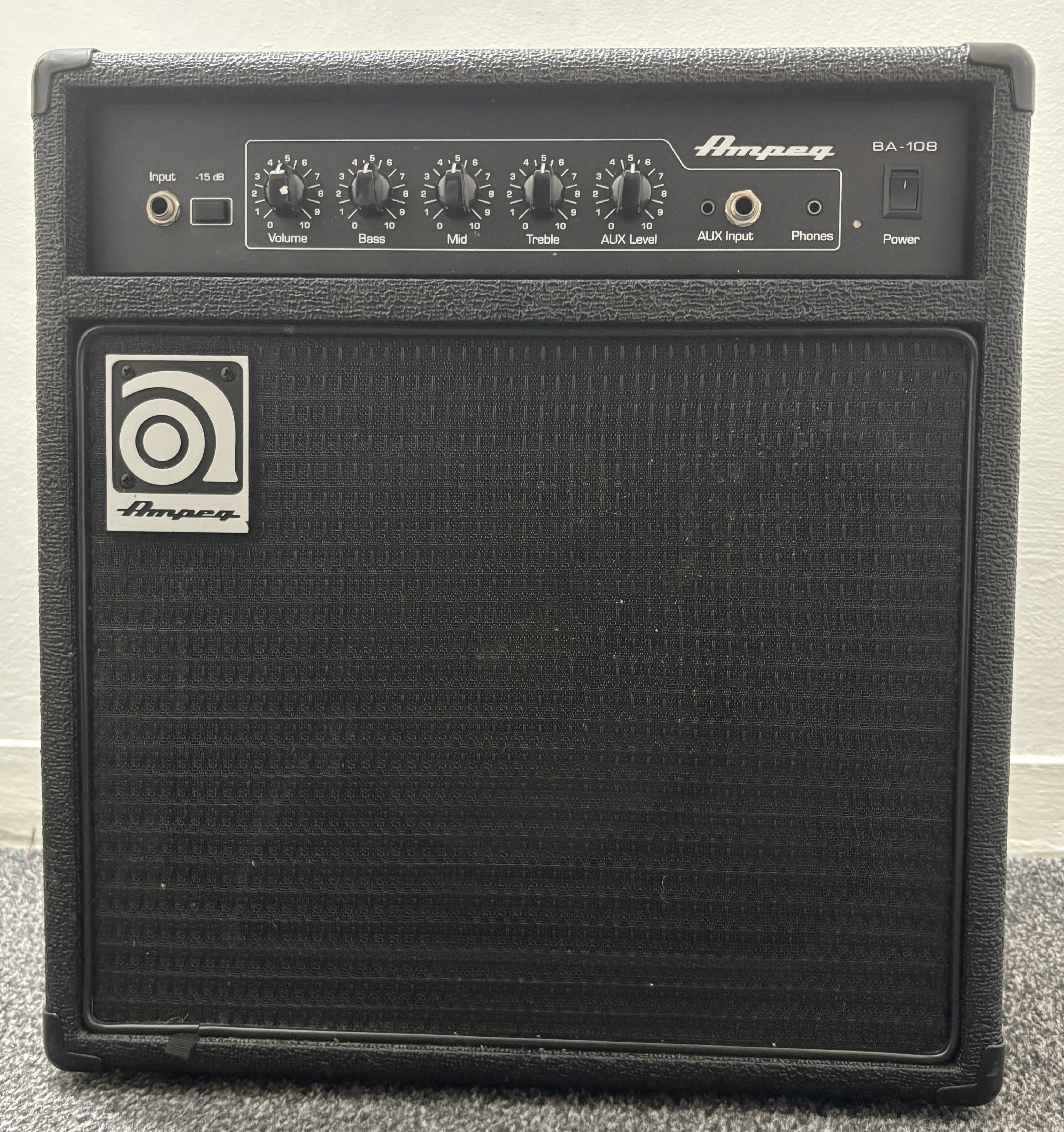 Ampeg ba-108 bass amp