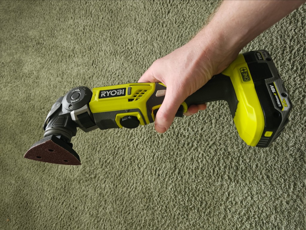 Ryobi r18mt – multiverktøy / feinsag 18v one+ med batteri, lader og tilbehør