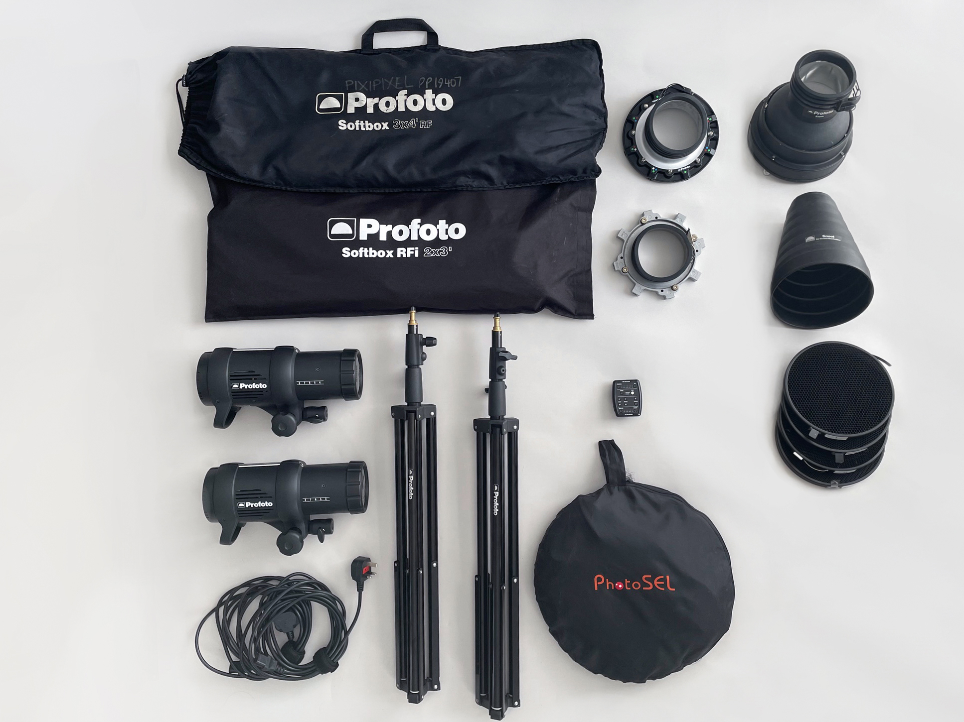 Product photography lighting kit – profoto d1 500 air lights, grids & softboxes, snoot