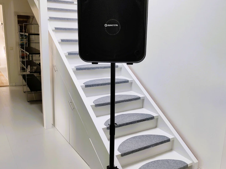 Kraftfull 15 tums pa högtalare med trådlös mikrofon (batteridriven)