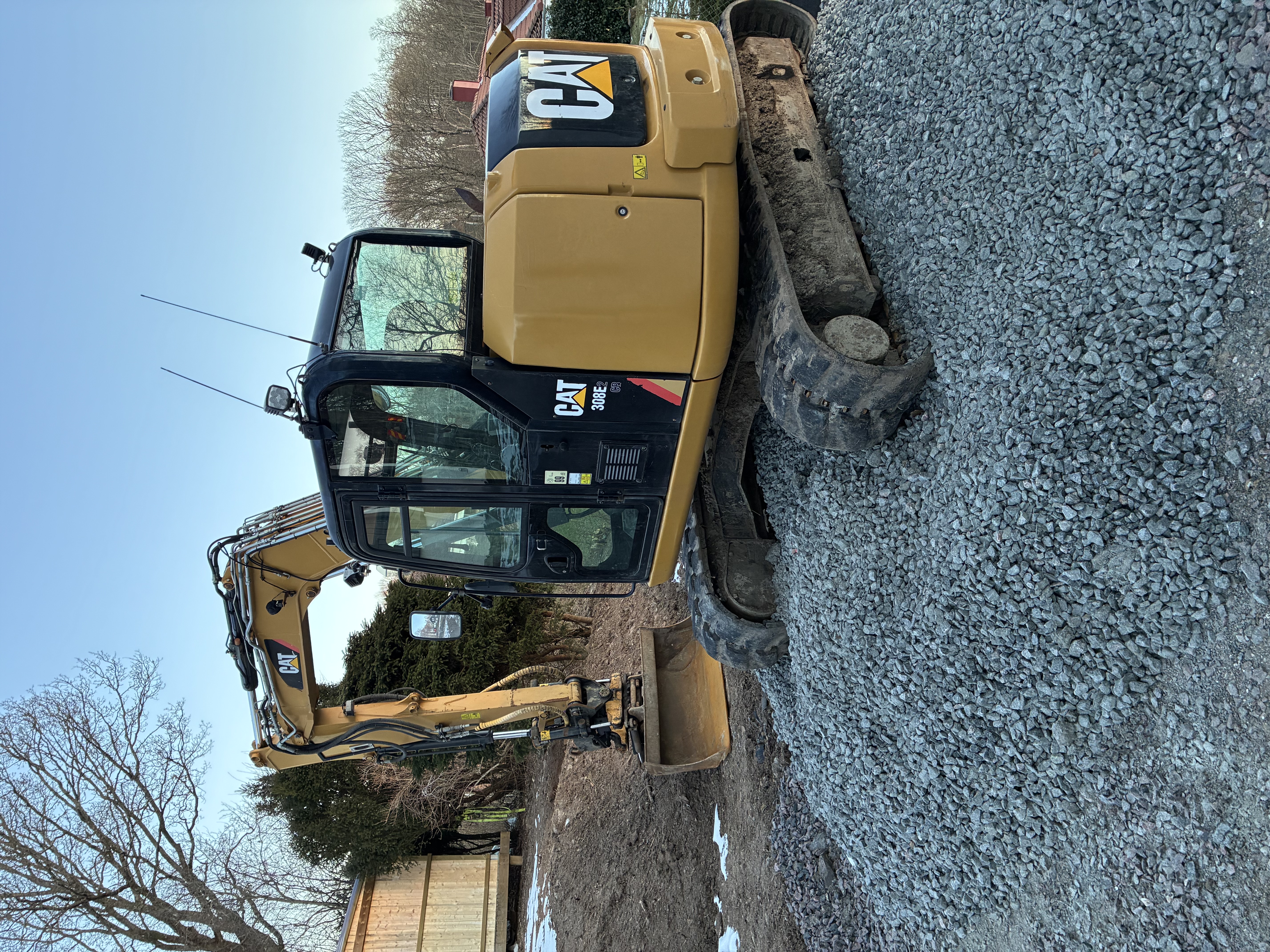 Grävmaskin cat 8,5 ton uthyres