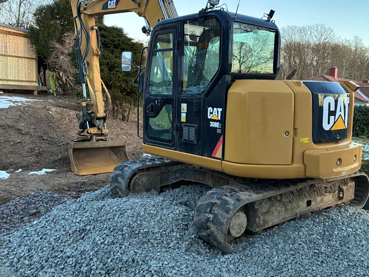 Grävmaskin cat 8,5 ton uthyres
