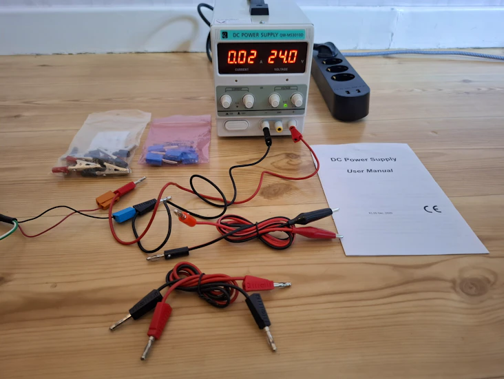 Spänningsaggregat/power supply/psu 0-30 vdc 0-10 a