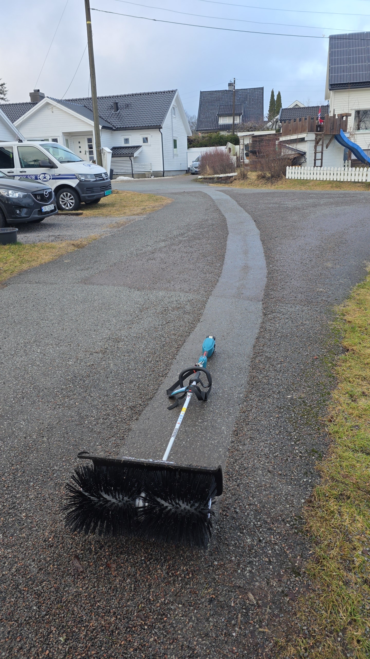 Makita br400mp feiekost / børste, komplett med batteri 
