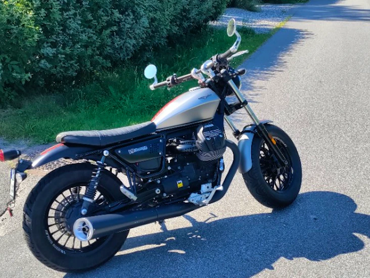 Moto guzzi v9 bobber -16