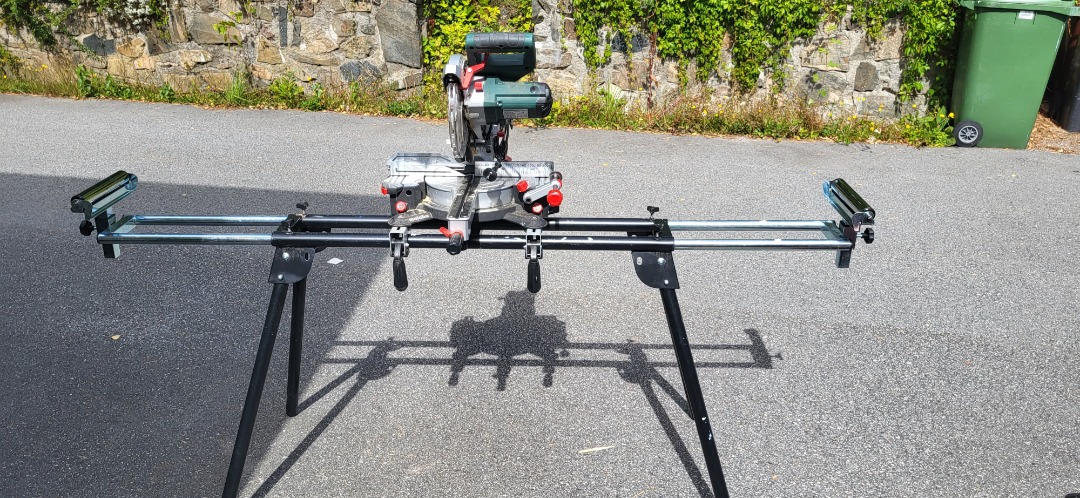 Fin kapp og gjærsag med stativ. 