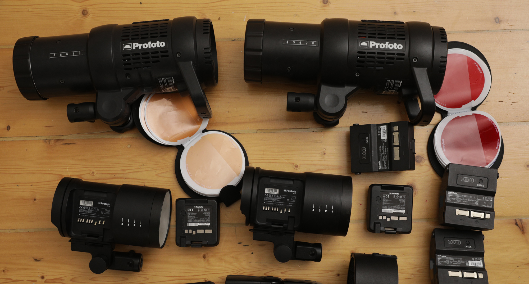 Profoto location kit - x2 b1s, x2 b10s, trigger, batteries, chargers,