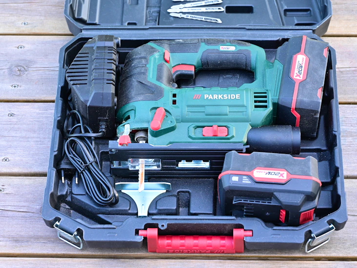Parkside 20v sticksåg + laddare och sågblad
